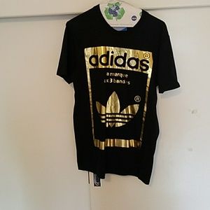 Brand new Adidas shirt. Very big to be a small